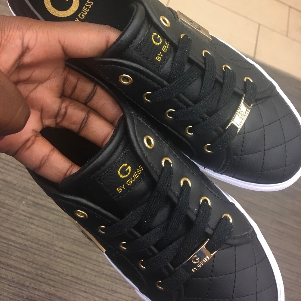 Sneakers - Picture 5 of 6